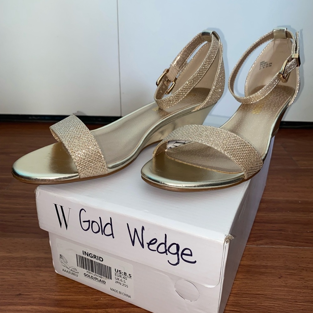 NWT Dream Pairs Women’s 8.5 Ingrid Gold Low Wedge Heals